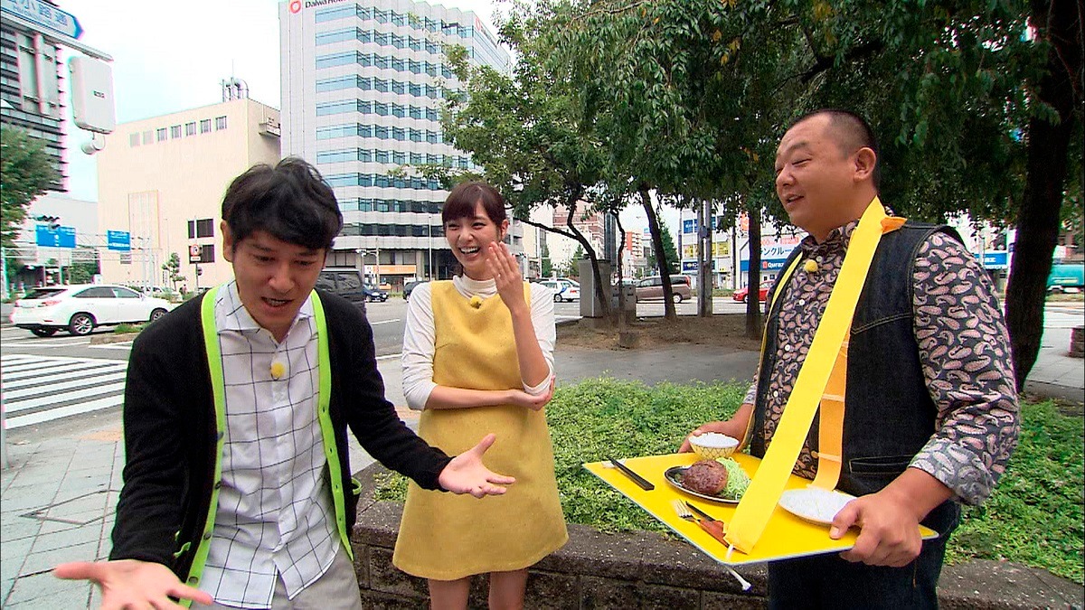 左からココリコ田中、新川優愛、TKO木下。 (c)メ～テレ