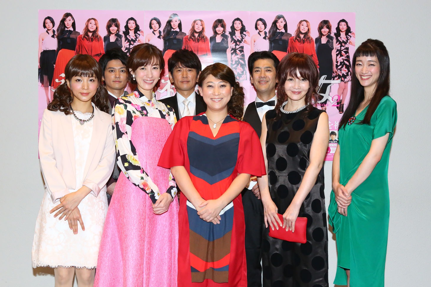 舞台「『祝女～shukujo～』season2」に出演する（左から）早織、大村学、ともさかりえ、長谷川朝晴、友近、堀部圭亮、YOU、入山法子。（撮影：宮川舞子）