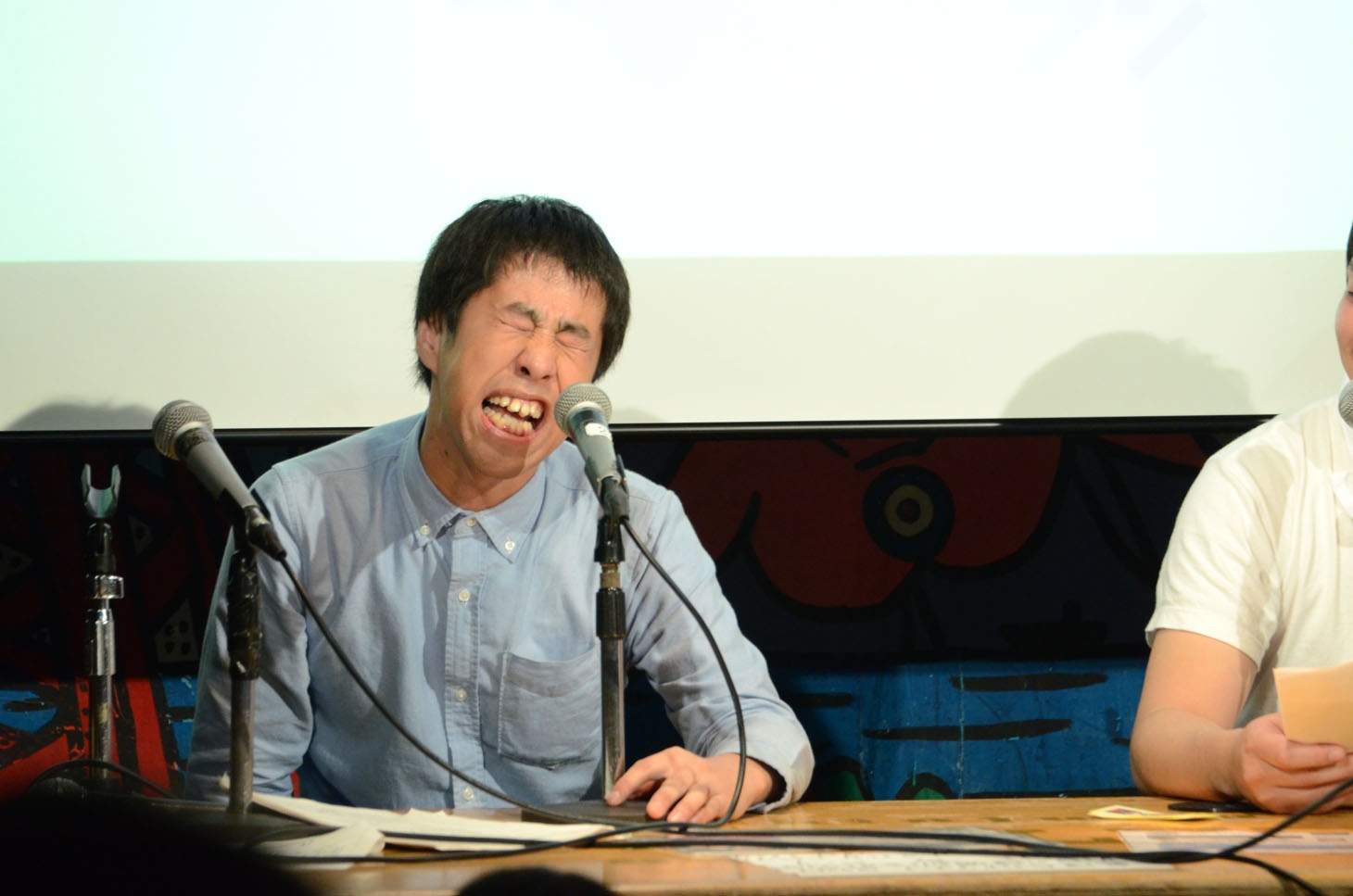 罵る井口。