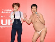 PRイベントに出席した(左から)鈴木奈々、とにかく明るい安村。