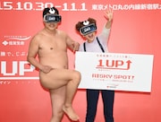 PRイベントに出席した(左から)とにかく明るい安村、鈴木奈々。