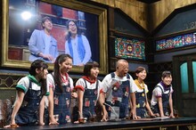 笑福亭鶴瓶とももいろクローバーZ。(c)関西テレビ