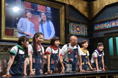 笑福亭鶴瓶とももいろクローバーZ。(c)関西テレビ