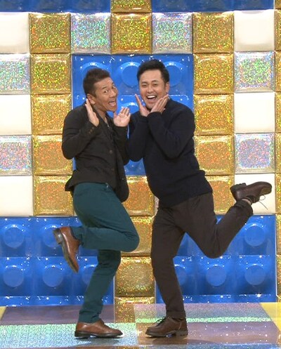 「くりぃむナンチャラ」の「あわよくば作家になろう選手権」にて、コンビでネタを披露する、くりぃむしちゅー。(c)テレビ朝日