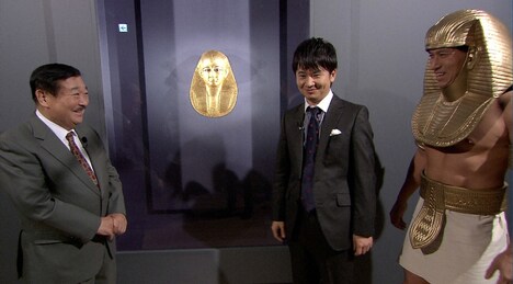 （左から）吉村作治教授とオードリー。(c)TBS