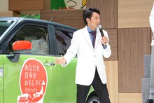 新型キャストの感想を述べるピース綾部。