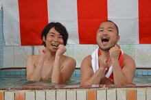 湯船で「あったかいんだからぁ♪」を熱唱するクマムシ。