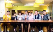 「コレ考えた人、天才じゃね!?」に出演するメンバー。(c)テレビ東京
