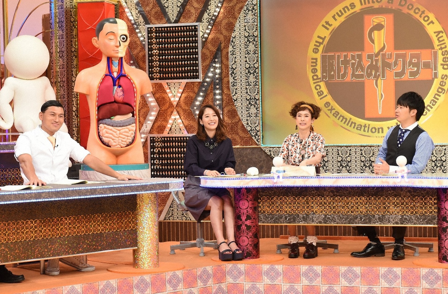 （左から）オードリー春日、吉田明世TBSアナウンサー、久本雅美、オードリー若林。(c)TBS