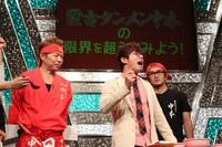 「蒙古タンメン中本」を実食するオリエンタルラジオ藤森。