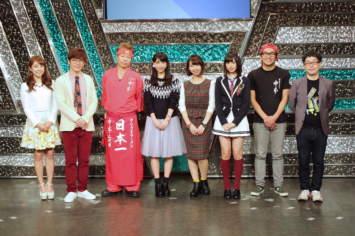 左から鈴木あきえ、オリエンタルラジオ藤森、白根誠、山内遥（さんみゅ～）、飯田里穂、古賀成美（NMB48）、平成ノブシコブシ徳井、天津・向。