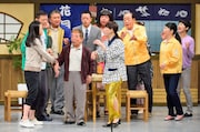 新喜劇「ちっさいオッサンの宝くじ」のワンシーン。