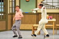 新喜劇「ちっさいオッサンの宝くじ」のワンシーン。