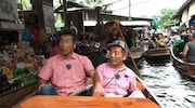 タイの旅を楽しむ間寛平と池乃めだか(左から)。(c)MBS