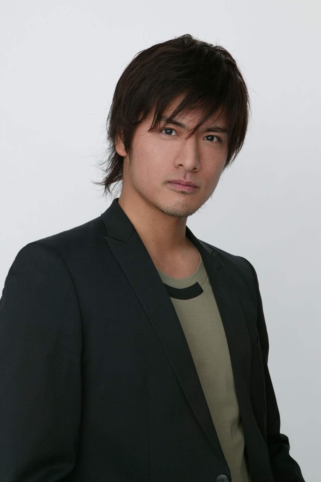 柴崎役の滝川英治。
