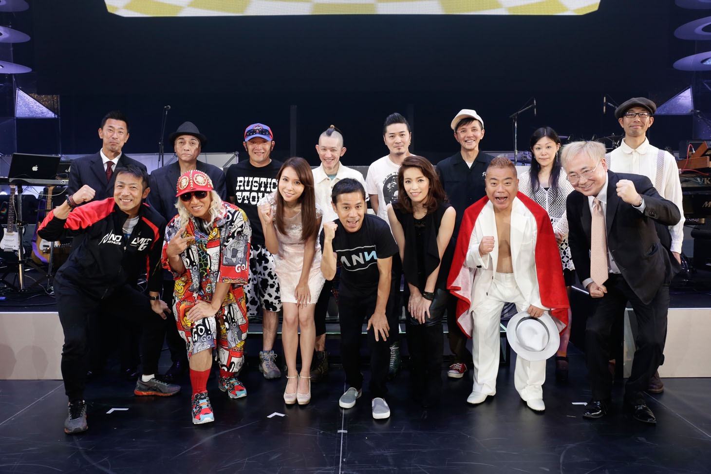 「岡村隆史のオールナイトニッポン歌謡祭 in 横浜アリーナ」の出演者たち。