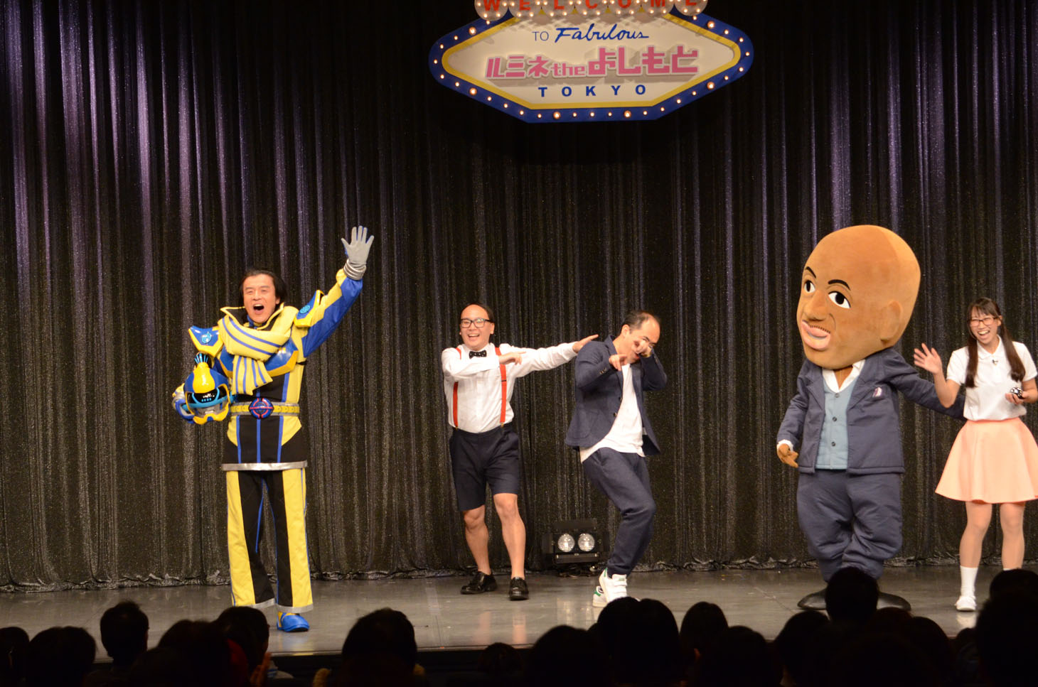 「ルミネtheよしもとフリーライブ2015～ヒーローと笑いではじまる休日～」の様子。