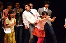 ハルカラ浜名にセクハラをするハマカーン浜谷。