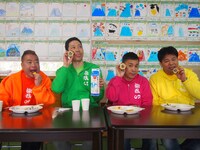 「東野・岡村の旅猿7 プライベートでごめんなさい… ジミープロデュース 富士宮・ピクニックの旅＆すき焼きで慰労会 プレミアム完全版」 (c)「東野・岡村の旅猿7」製作委員会