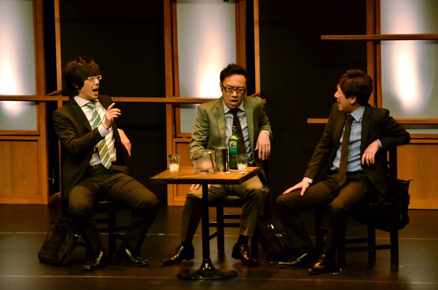 「第17回東京03単独公演『時間に解決させないで』」のワンシーン。