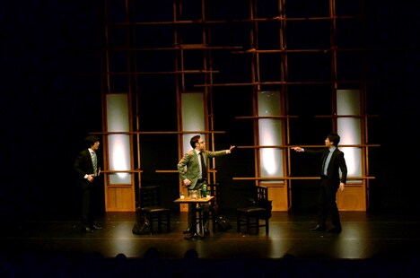 「第17回東京03単独公演『時間に解決させないで』」のワンシーン。