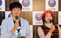 イベントの司会を務めた（左から）佐久間一行、ちゃんみよ。