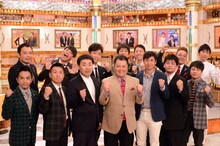 収録後の取材会に出席した、中川家、ますだおかだ、フットボールアワー、ブラックマヨネーズ、チュートリアル、サンドウィッチマン、NON STYLE。