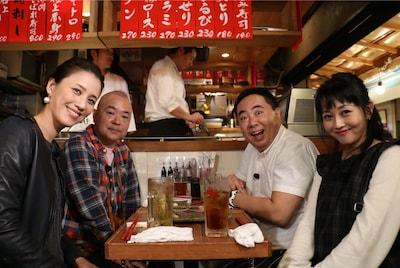 「さんぽサンデー」に出演する（左から）遼河はるひ、酒井敏也、ドランクドラゴン塚地、浅香唯。(c)テレビ朝日