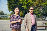 左から、桑子真帆（NHKアナウンサー）、タモリ。(c)NHK