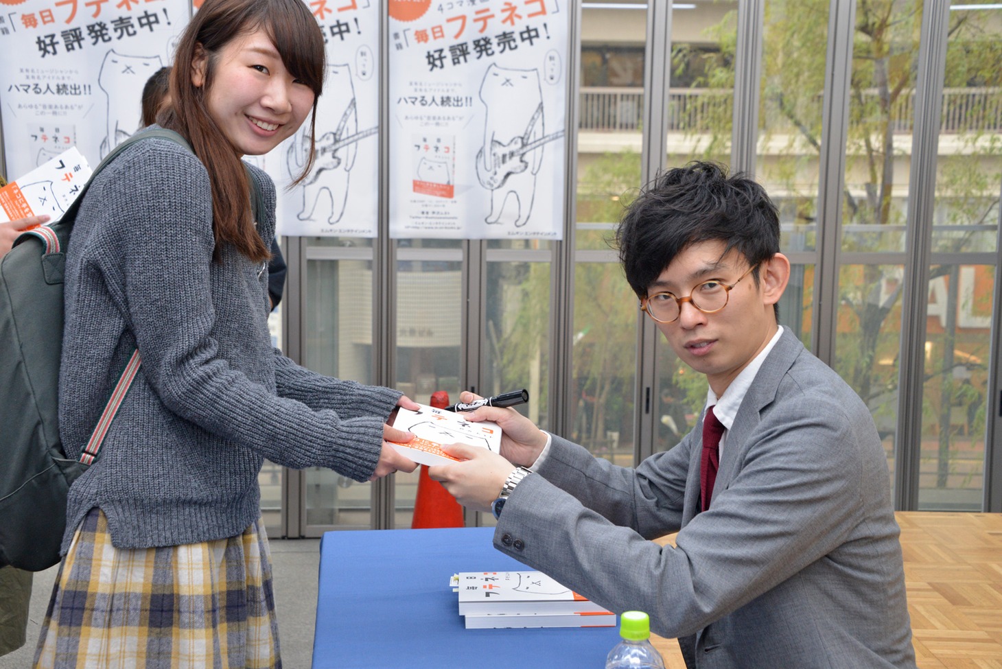 サイン会の様子。