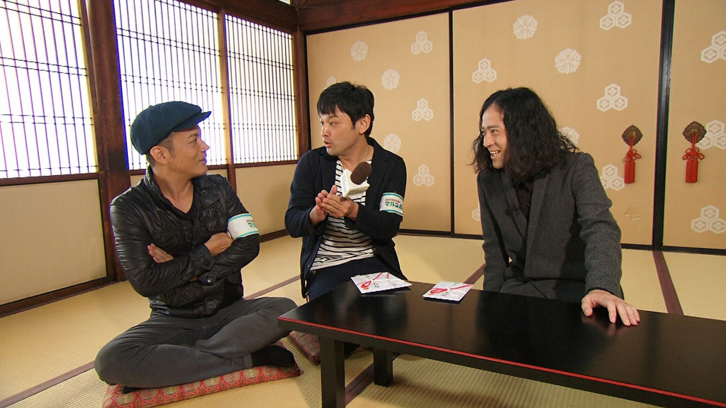 左から、シャンプーハットこいで、てつじ、ピース又吉。(c)関西テレビ