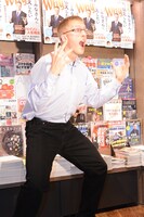 自著「日本のみなさんにお伝えしたい48のWhy」の囲み取材に出席した厚切りジェイソン。