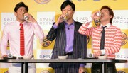 ビールを飲む（左から）照英、要潤、狩野英孝。