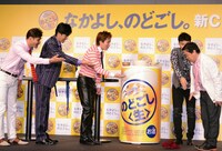 「どうぞどうぞ」の流れを行う一同。