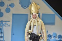 ADとして前説を繰り広げるイカ大王。(c)NHK