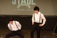 ゆったり感、ニューヨーク、いぬによる即興コントの様子。