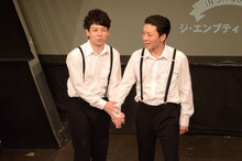 ゆったり感、ニューヨーク、いぬによる即興コントの様子。