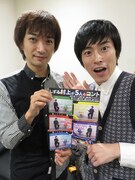 初の打ち合わせを行ったザ・ギース高佐、しずる村上（左から）。