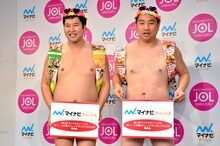 （左から）とにかく明るい安村、レイザーラモンRG。