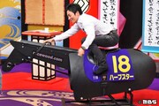競馬の練習器具にまたがる川田将雅。(c)MBS