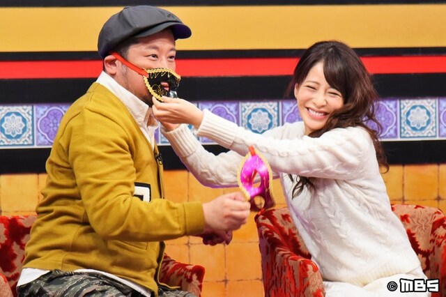 左からケンドーコバヤシ、神室舞衣。(c)MBS