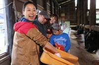「はじめてのファームステイ～うまいを探せ！畑のごちそう食材～」のワンシーン。(c)日本テレビ