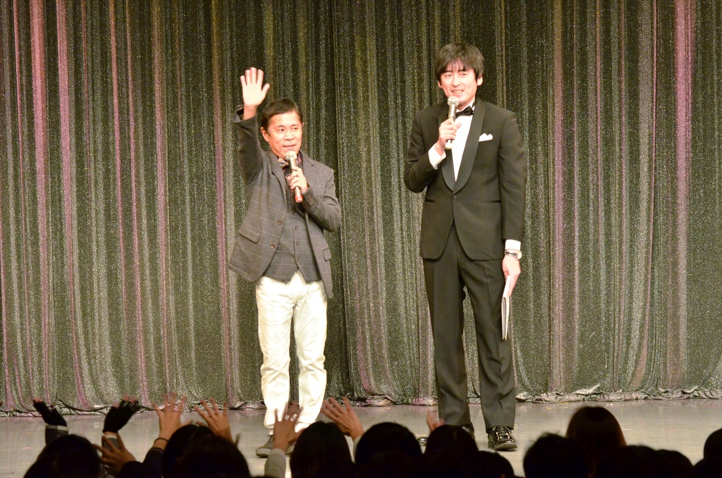 （左から）ナインティナイン岡村と博多大吉。