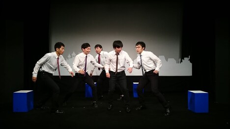 コント「フルーツバスケット」のワンシーン。