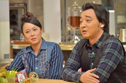 ジャングルポケット斉藤と、佐藤仁美（左）。(c)TBS