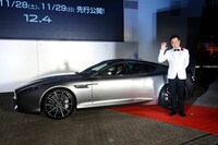 「007 スペクター」のために世界で10台のみ作られたボンドカー“アストンマーティンDB10”とくりぃむ有田。