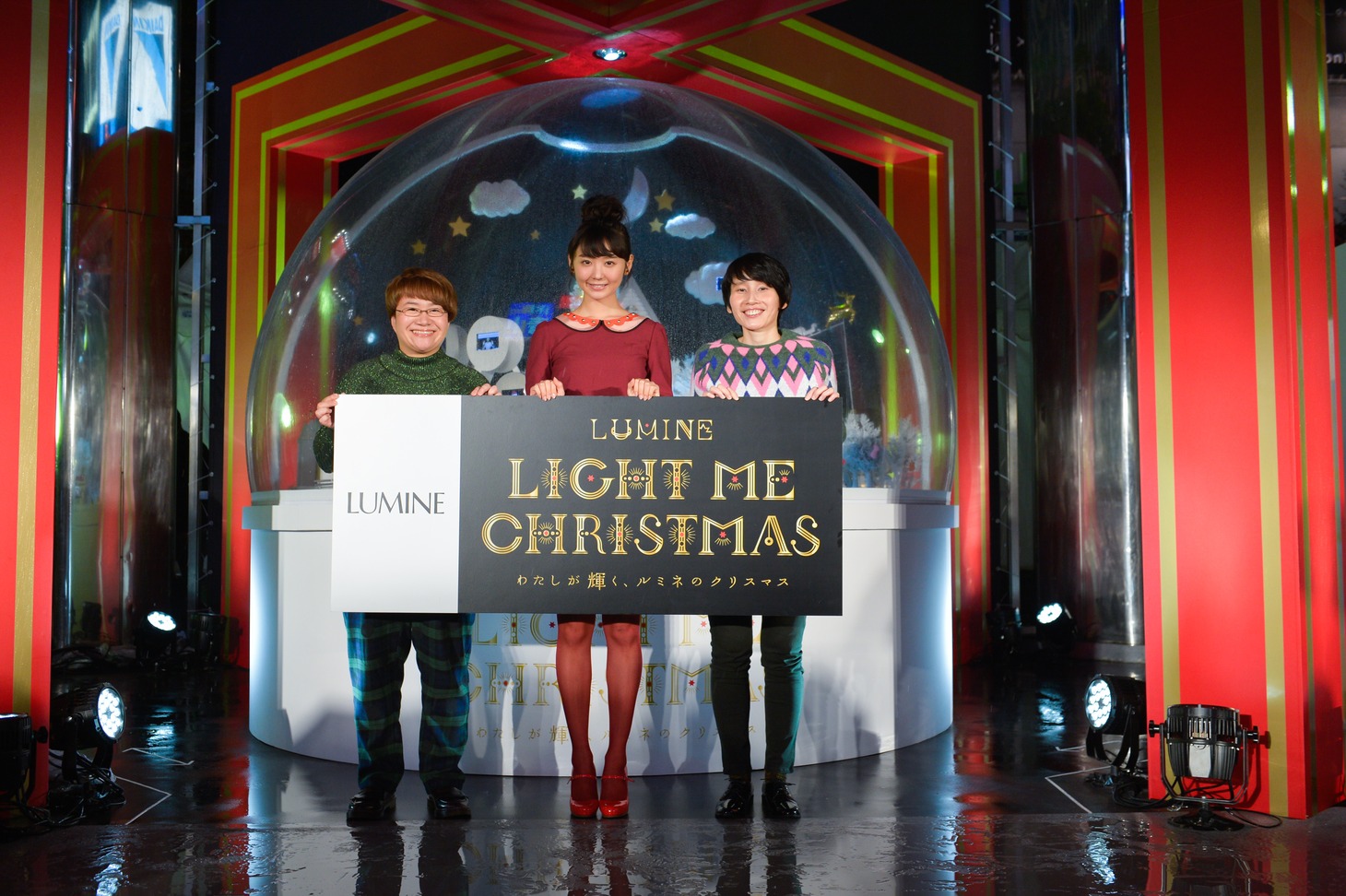 ハリセンボンとおのののか（中央）。