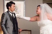 「別れたら好きな人」最終話に出演する、おかずクラブゆいP（右）と、ピース綾部（左）。(c)東海テレビ