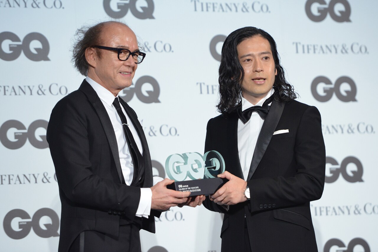 「GQ Men of the Year 2015」を受賞したピース又吉（右）。