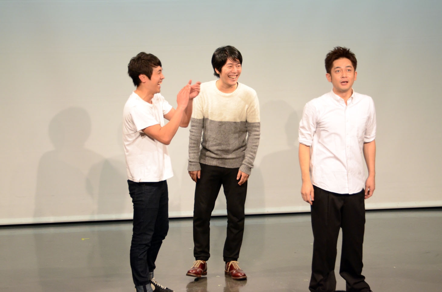 エンディングで汚れもないままに星を眺めるシーンを再び演じてみせるなすなかにし那須（右）。